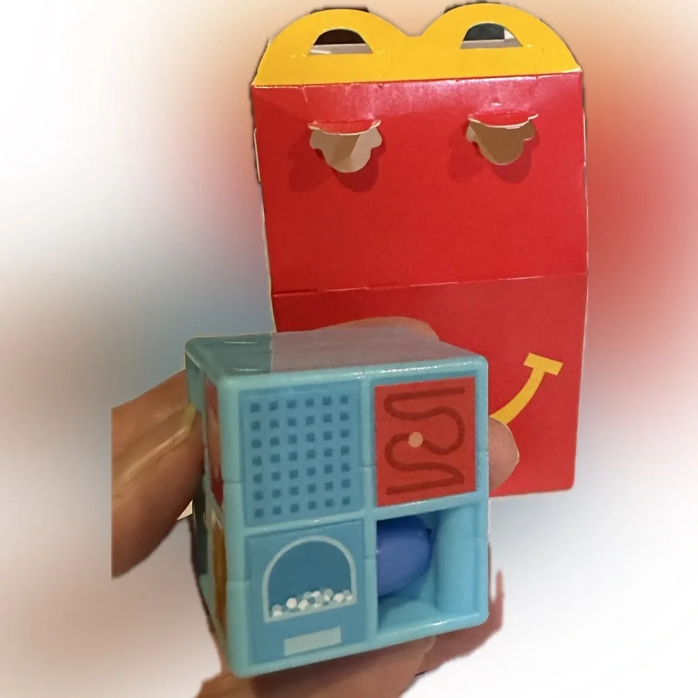 LIL MCDONALDS PLAY PLACE AREA TOY TINY MINI HAPPY MEAL BOX 3 & UNDER W/ STICKERS